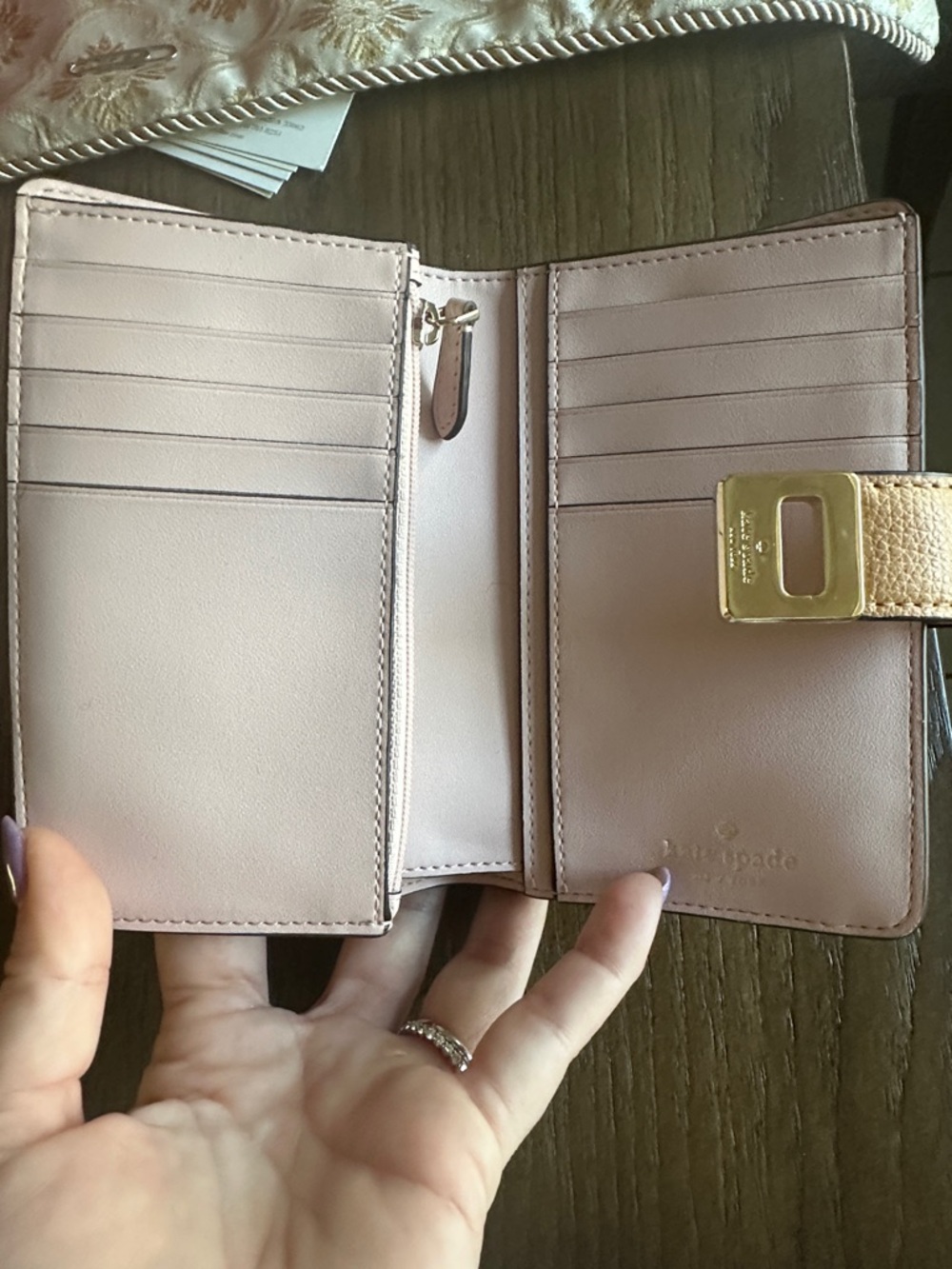 Kate Spade tan leather compact wallet with gold clasp, NWOT - Picture 3 of 4